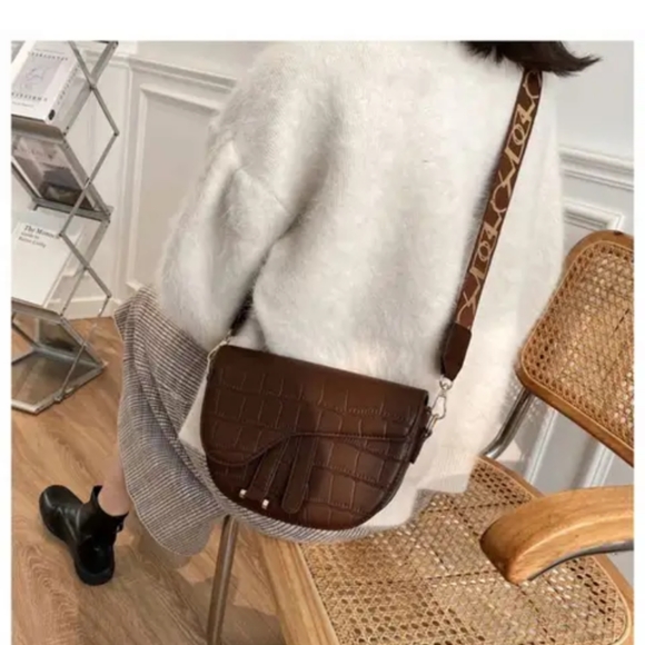 Custom made bags with golden strap - Picture 4 of 4